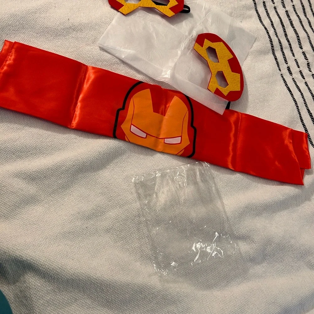 Superhero Party Masks and Capes Set for Kids - Picture 9 of 10